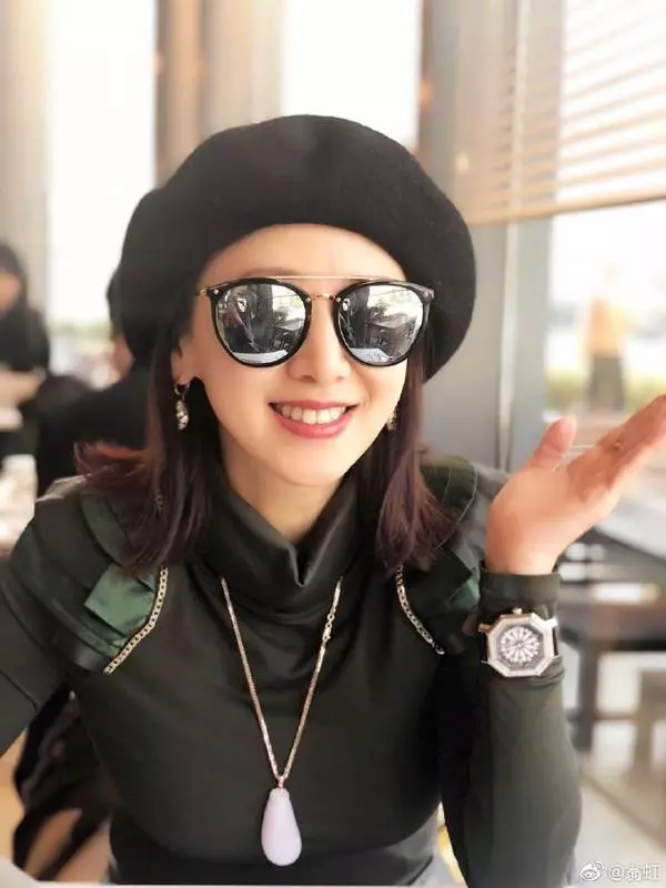 50歲翁虹曬素顏照,看起來只有20歲 !