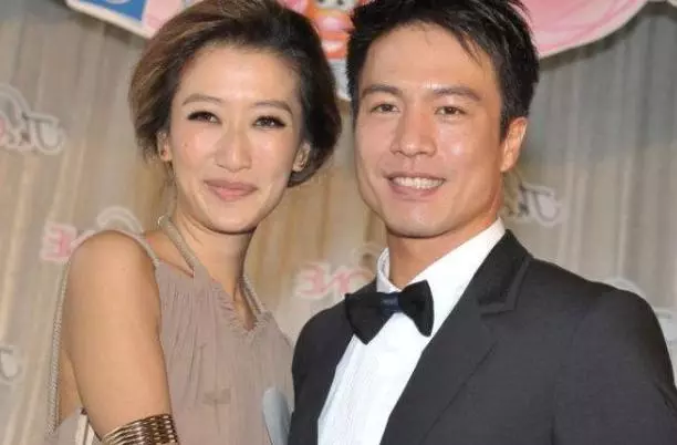 爸爸戀小49歲女友,哥哥愛大11歲二婚天后,她37歲至今未婚!