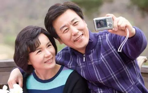 相由心生,人到中年後做好這三件事,對自己的相貌負責