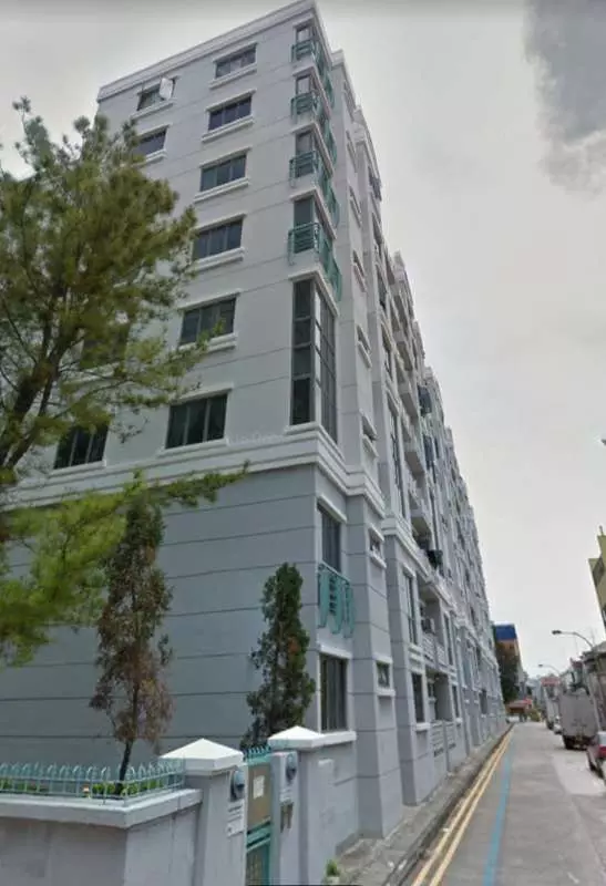 【新加坡】 偷拍女室友洗澡被揭穿 當場對峙時大馬男墜樓死 !
