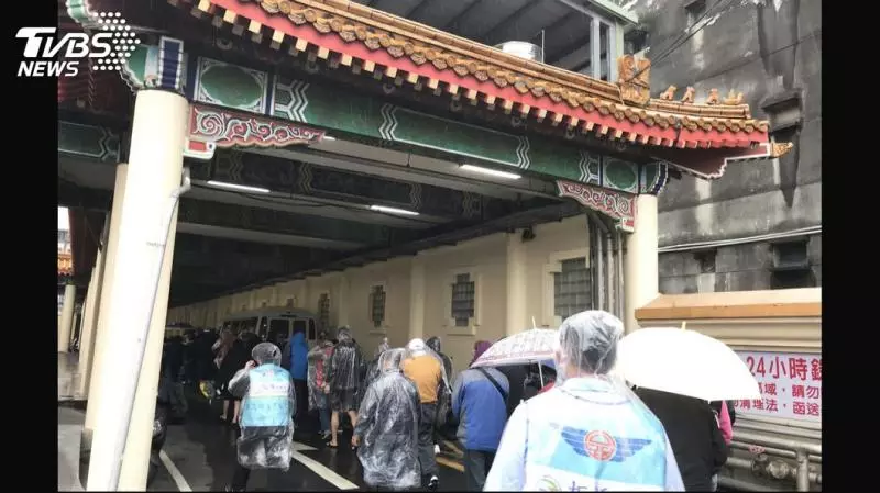 震撼教育!76名酒駕累犯 首赴殯儀館上課