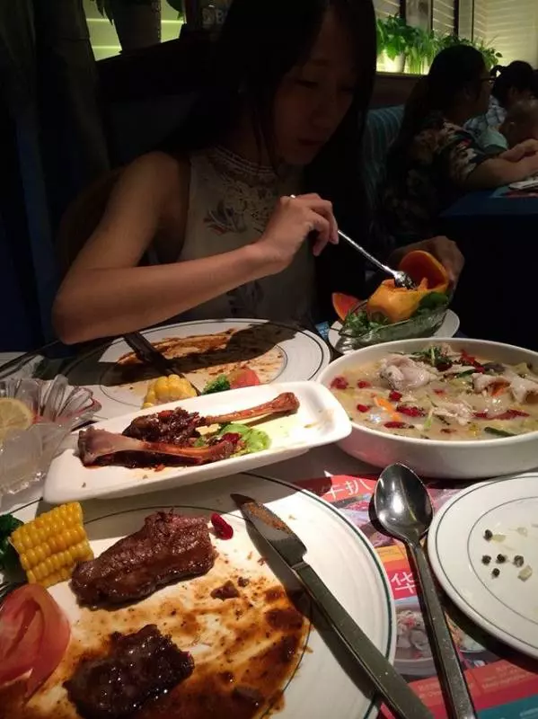 【正渣男!!】嫌女網友長得太醜,渣男竟然吃了RM600的牛排後跑人····