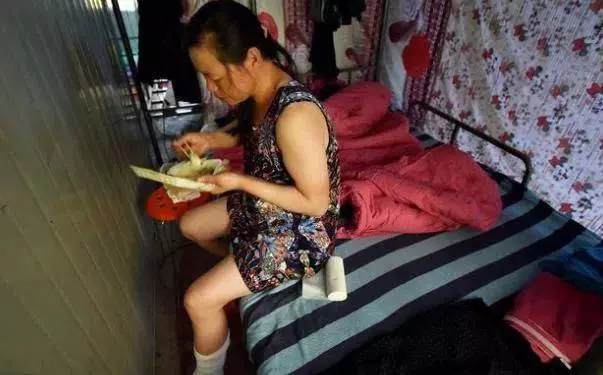 我大喜日子,老公嫂子在我婚禮大鬧撒潑,大哥說一話,嫂子變乖了