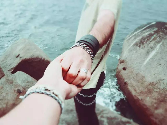 結婚半年,老公讓我賣掉我爸媽的房子給他父母住,想的真夠美的!