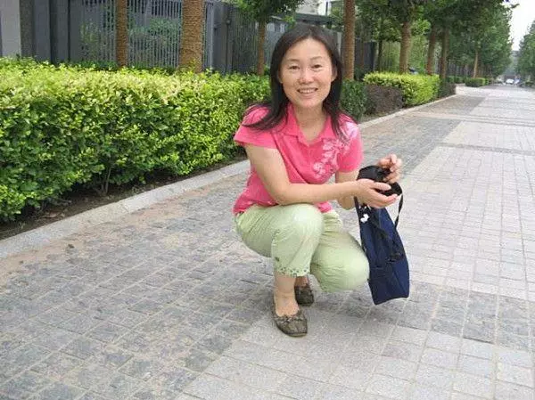 父親出車禍,母親拋下姐弟三人離開,十年後見到這墓我哭成淚人!