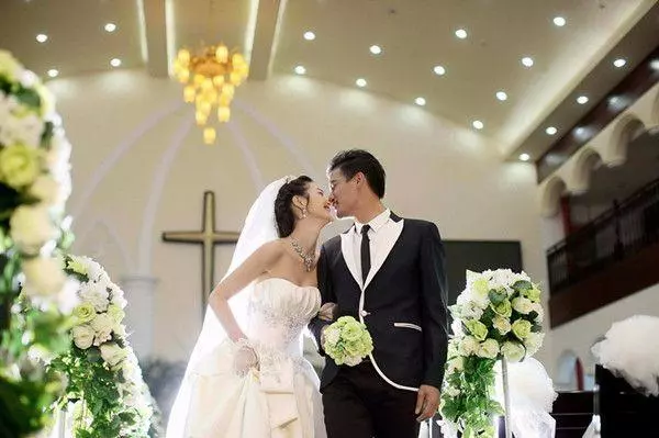 丈夫婚前隱瞞有個「吸血」妹妹,婚後妻子發現異樣:你們當我傻!