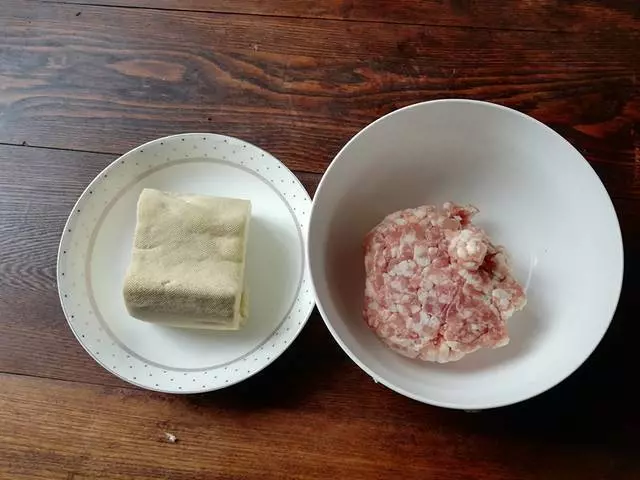 豆腐這樣做,家裡小朋友一手捏一個吃不停