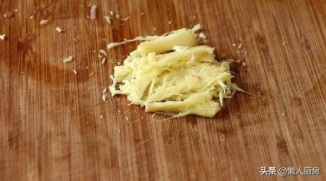 不用裹麵包糠,教你做脆皮雞翅,這樣炸出來的雞翅外酥里嫩