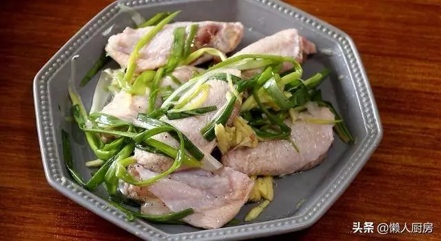 不用裹麵包糠,教你做脆皮雞翅,這樣炸出來的雞翅外酥里嫩