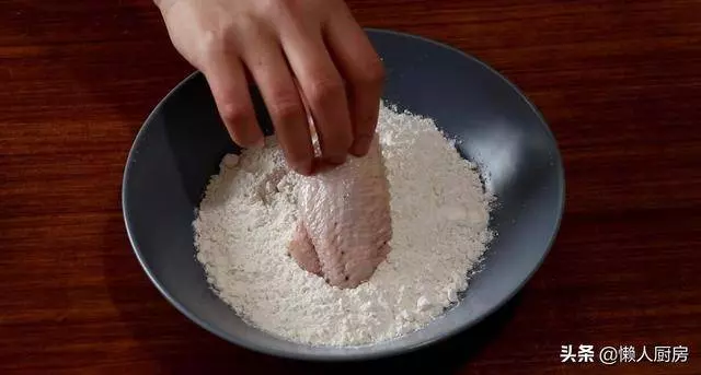 不用裹麵包糠,教你做脆皮雞翅,這樣炸出來的雞翅外酥里嫩