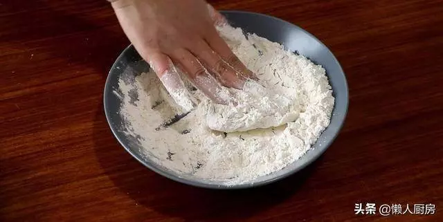 不用裹麵包糠,教你做脆皮雞翅,這樣炸出來的雞翅外酥里嫩