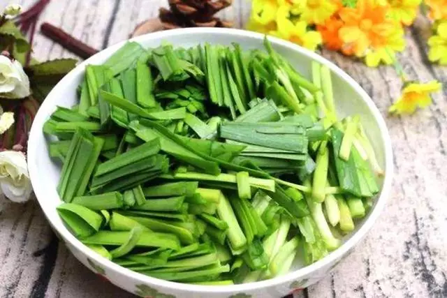 春日第一美食,韭菜最是鮮美益健康,可以治療腎虛陽痿、胃寒腹痛、噎膈反胃