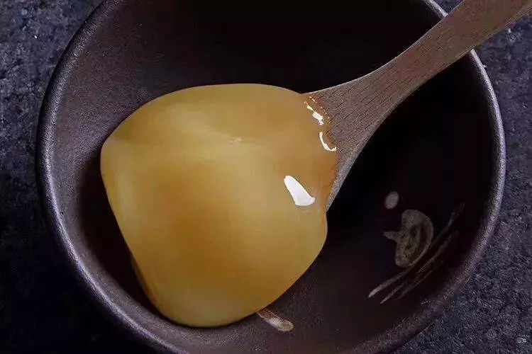 良心記者揭露蜂蜜市場驚天騙局!親赴深山,發現土蜂蜜驚人真相!