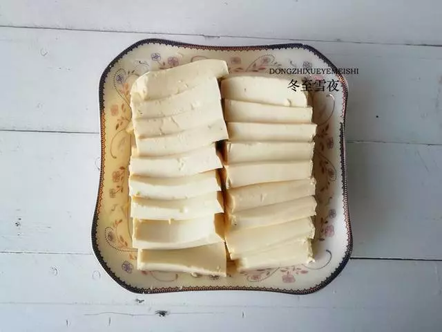 這道豆腐的做法,不需放肉,吃著比放肉還香還要營養 !