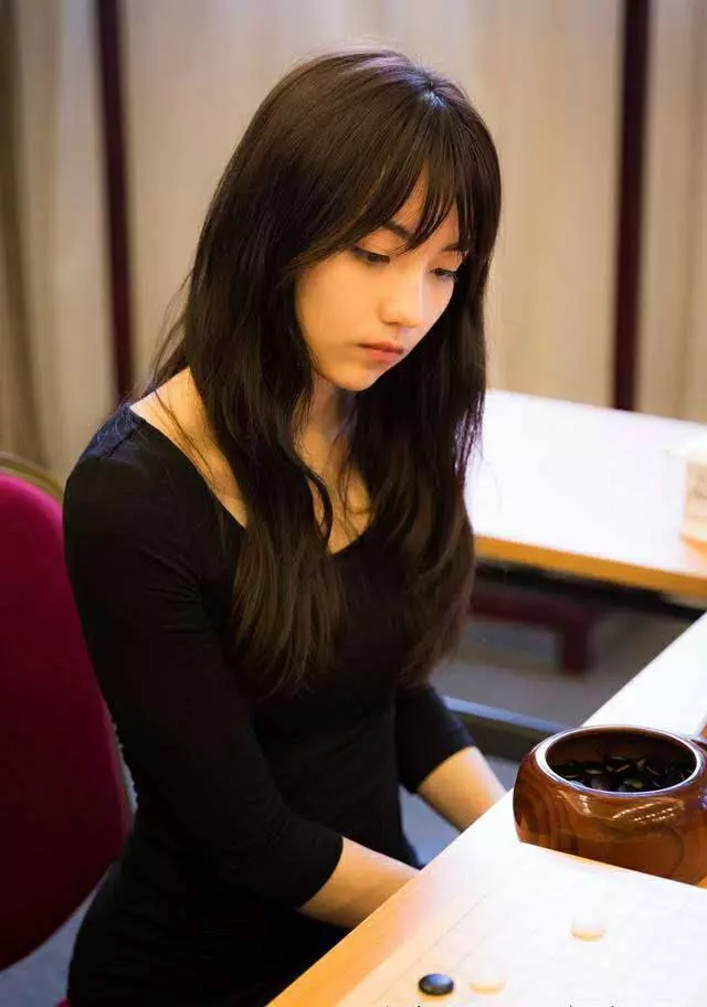 千年一遇「台灣圍棋女神」征服全日本! 專注對戰「一抬頭洋娃娃般美貌」秒登熱搜:選手心臟要很大顆