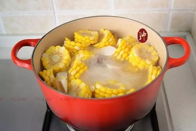 玉米山藥排骨湯做法,營養豐富!