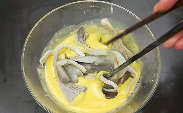 手把手教你炸蘑菇,金黃酥脆,不油膩,比街邊賣的好吃多了!!!