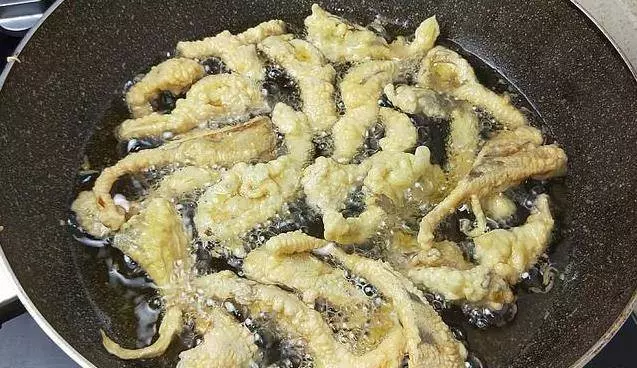 手把手教你炸蘑菇,金黃酥脆,不油膩,比街邊賣的好吃多了!!!