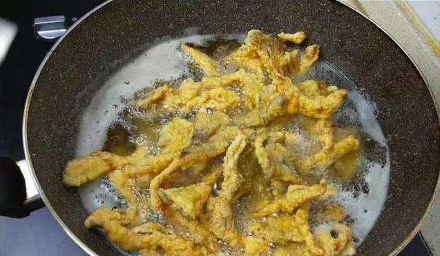 手把手教你炸蘑菇,金黃酥脆,不油膩,比街邊賣的好吃多了!!!