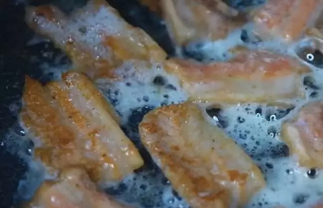 五花肉快手做法,比蒸的、燉的都好吃,又香又脆又下酒,噴香撲鼻,超解饞