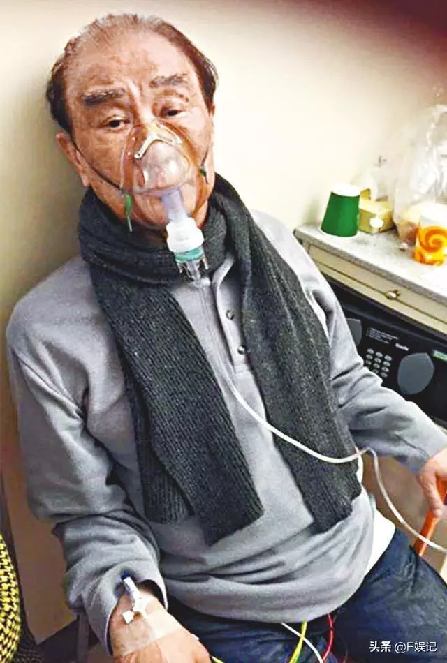 85歲老戲骨拄拐杖由保姆扶著到TVB上班,拍戲辛苦就當配音!
