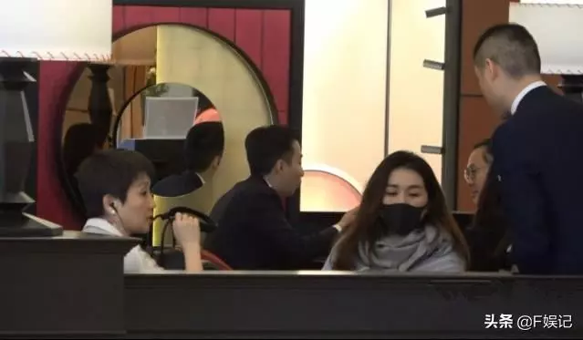 四房長女何超盈證實懷孕3個月和已訂婚,賭王高興地豎起大拇指!