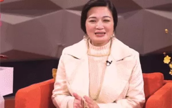 43歲「雙兒」陳少霞與62歲老公恩愛惹人羨,挺孕肚變化明顯!