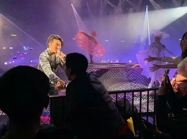 17歲拍三級,40歲嫁大佬,港劇都沒她的人生精彩(圖)