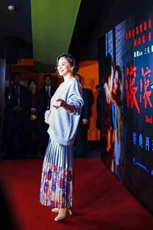 林青霞裙子辟婚變 「老公 70大壽也是穿這件」