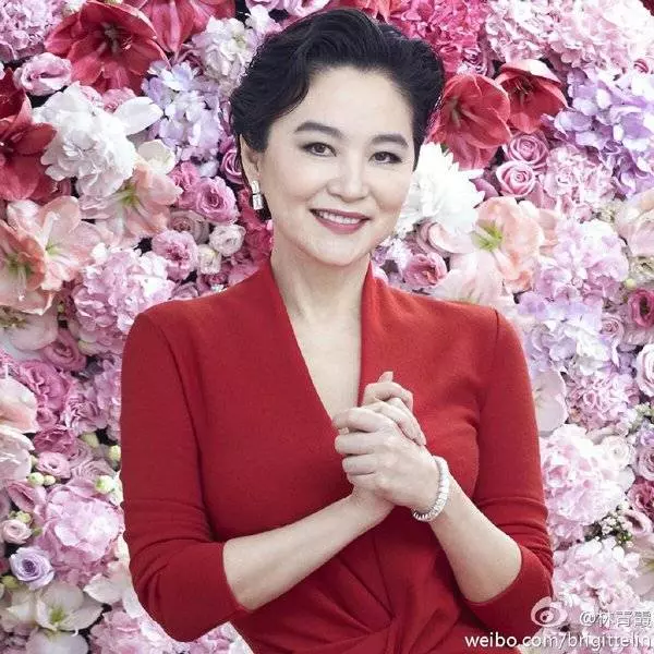 林青霞裙子辟婚變 「老公 70大壽也是穿這件」