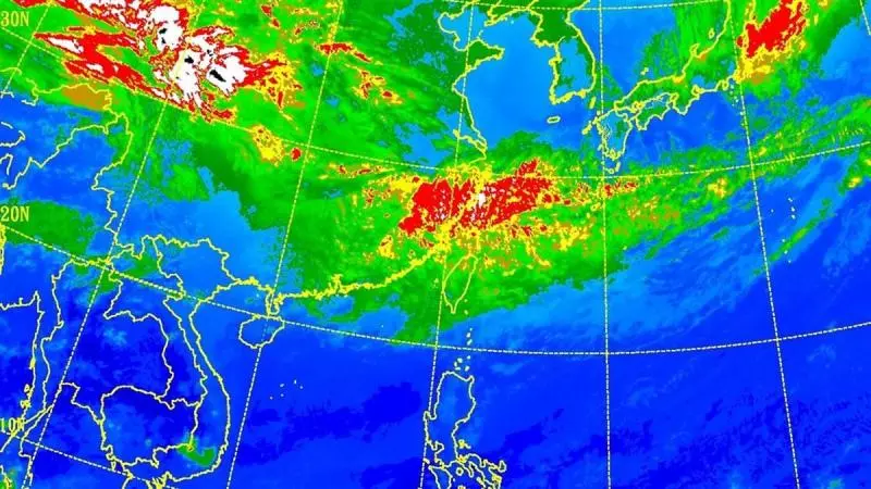 這波雨超髒!冷氣團發威「週六超大雷雨襲來」最低溫剩10度 第2波冷空氣接力來「這天開始回暖」