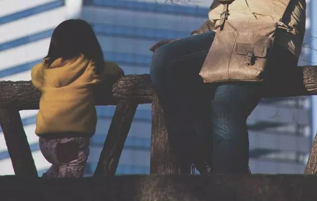 孩子總是膽小怕事？家長要做好這三點，莫讓孩子成為「軟柿子」