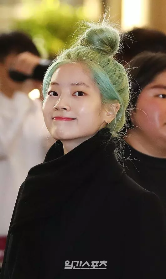 [TWICE][新聞]190308 《#TWICE2》發行第二天銷量成績仍喜人O榜日銷量破4萬張