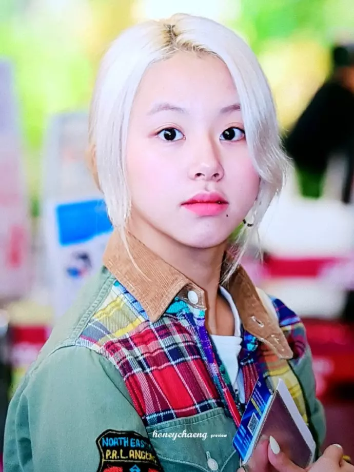 [TWICE][新聞]190308 《#TWICE2》發行第二天銷量成績仍喜人O榜日銷量破4萬張