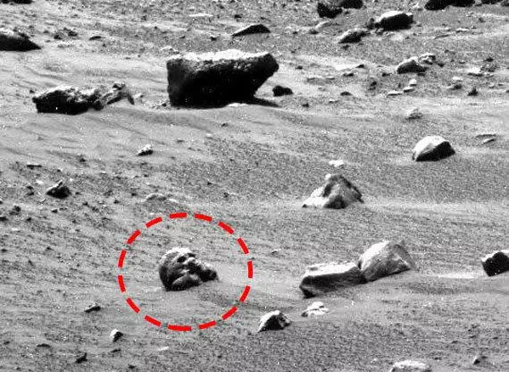 美國好奇號火星探測器發現火星上有「金字塔」!