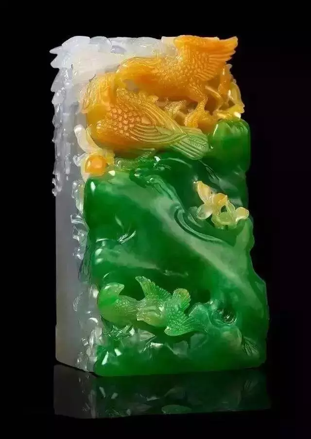 婆婆三十年前買的「假」翡翠傳給我,我嫌棄不願戴,被朋友看到後直呼「撿到寶」!我欣喜若狂!