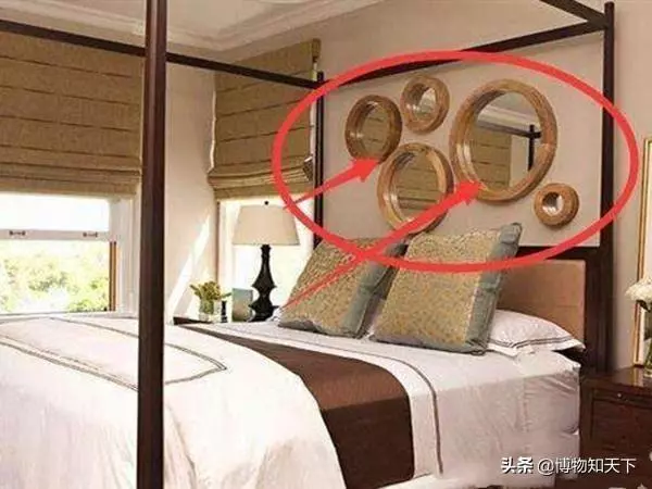 住酒店前要先敲一下床邊鏡子,這是為什麼?以前真沒注意