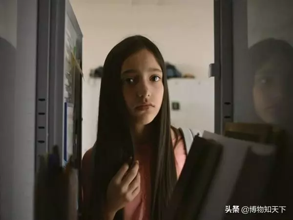住酒店前要先敲一下床邊鏡子,這是為什麼?以前真沒注意
