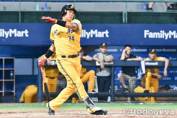 許基宏2分砲助威 中信9比1大勝富邦