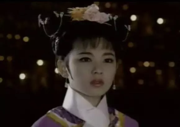 52歲況明潔為嫁富商老公,甘當2個孩子的後媽!7年後近照曝光,看了她身邊的男孩,網友:苦盡甘來!