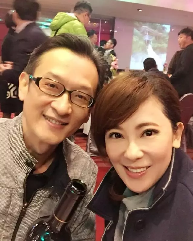 52歲況明潔為嫁富商老公,甘當2個孩子的後媽!7年後近照曝光,看了她身邊的男孩,網友:苦盡甘來!
