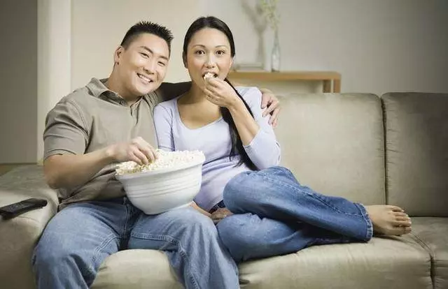 妹妹肚子「變大」,我爸強行逼我把老公讓給她,兩年後我讓他們痛不欲生