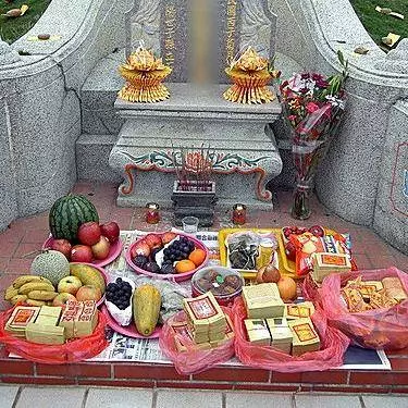 「清明節」為什麼要在墓上用石頭壓紙錢?看完終於懂了