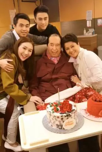 四太親證!何超盈去年訂婚 陀豬B三個月 !