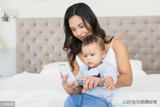 別總在孩子面前玩手機,一個小故事讓你明白傷害有多大