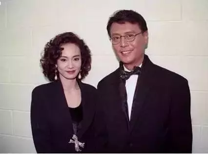 劉德凱20年前拋棄劉雪華和她腹中孩子娶洋媳,被網友罵翻,如今落魄登門乞求原諒,被唾棄:憑什麼!