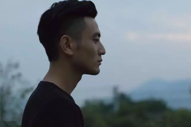 岳母生日,女婿給三千塊紅包,回家看到親戚群的聊天內容,他懵了