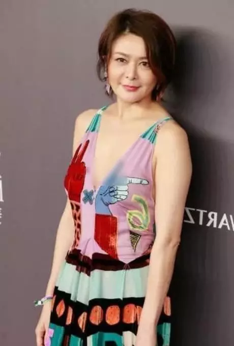 56歲的關之琳出席活動,當看到最後一張,網友:已收藏!