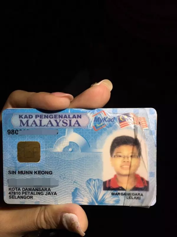 大馬正妹被不夠歲駕車的屁孩嚇死,氣到發狂直接追車追到家門口!屁孩一下車就⋯walao!