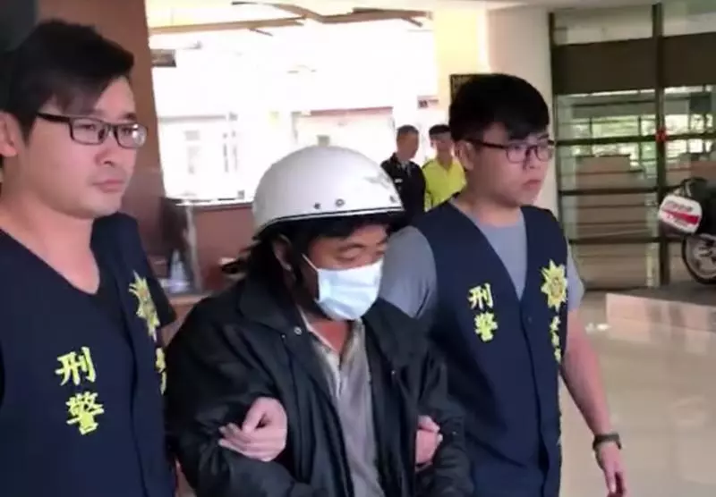 台南3車連環撞,1歲半男童無辜慘死,「酒測值1.27」司機被罵慘,主要原因其實是白車超車不當!